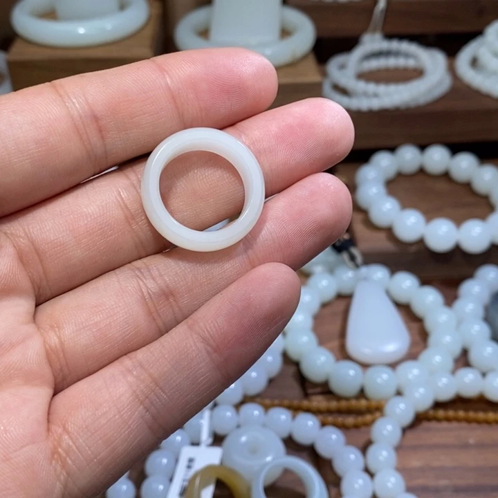 马***帅和田玉（糖玉）未镶嵌手链