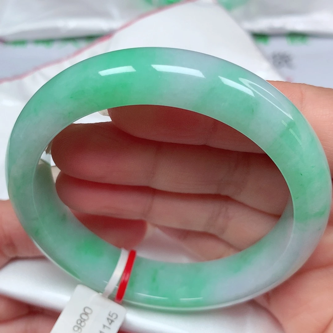 翡翠手镯未镶嵌冰润