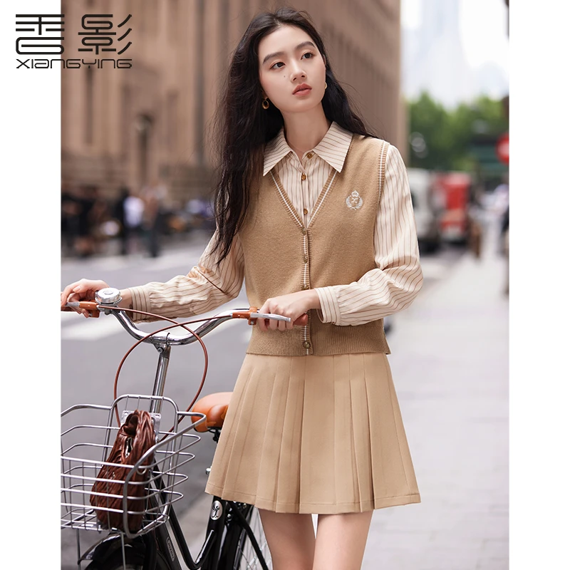 Z843181马夹 香影刺绣针织马甲女秋装新款卡其v领