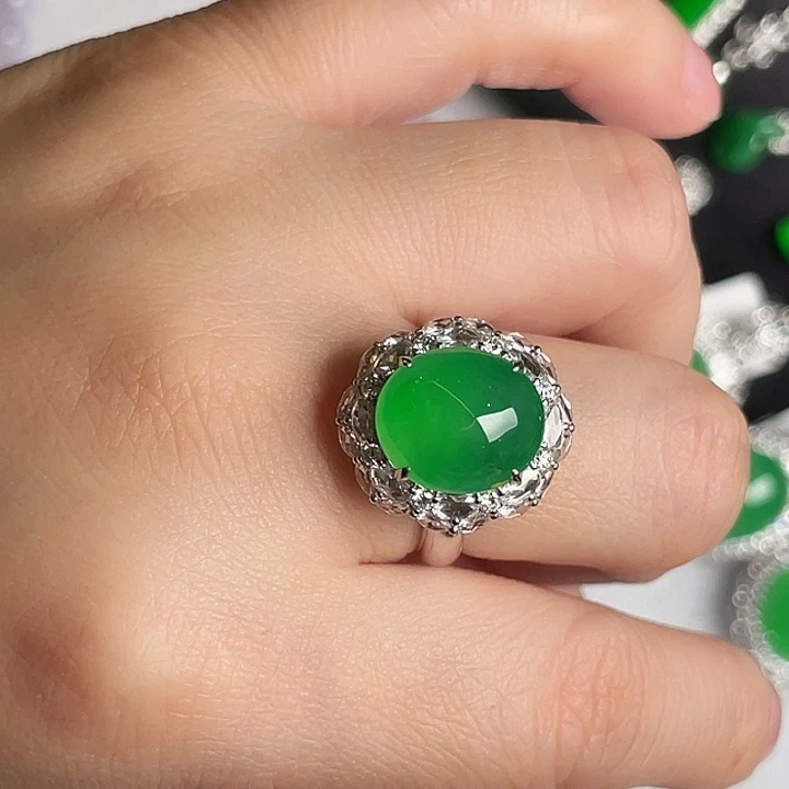 翡翠18K金镶嵌颈饰戒指