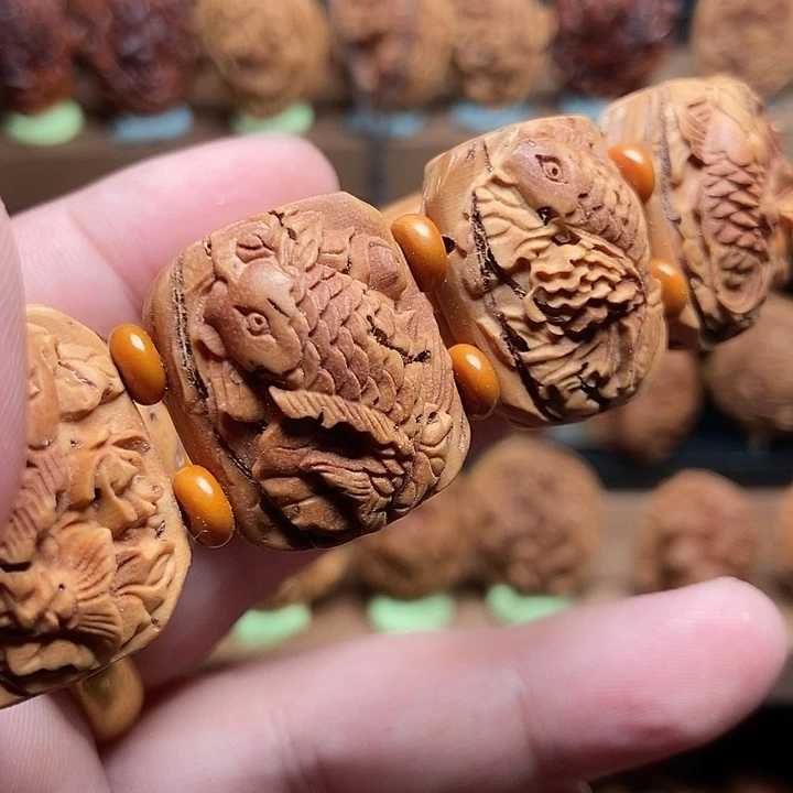 桃核九鲤戏莲手牌