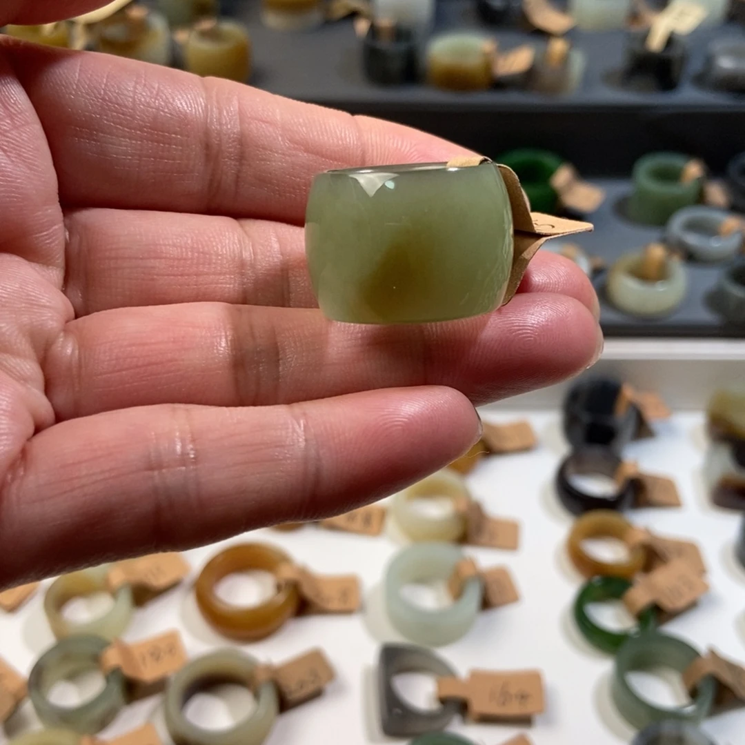 和田玉未镶嵌戒指