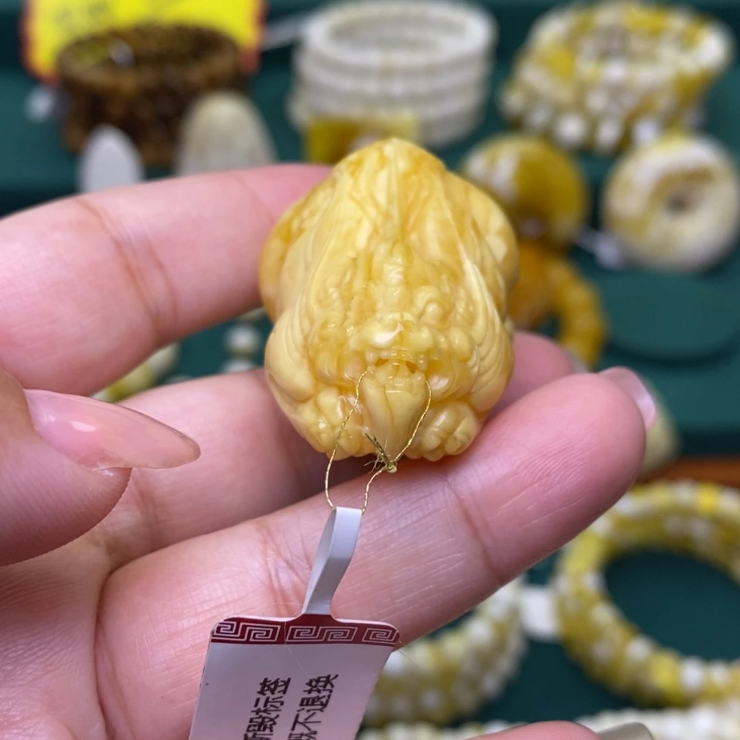 蜜蜡未镶嵌裸石貔貅