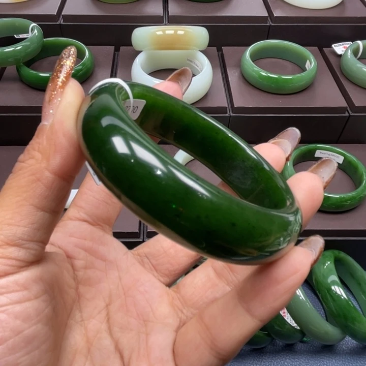 和田玉（碧玉）未镶嵌手镯