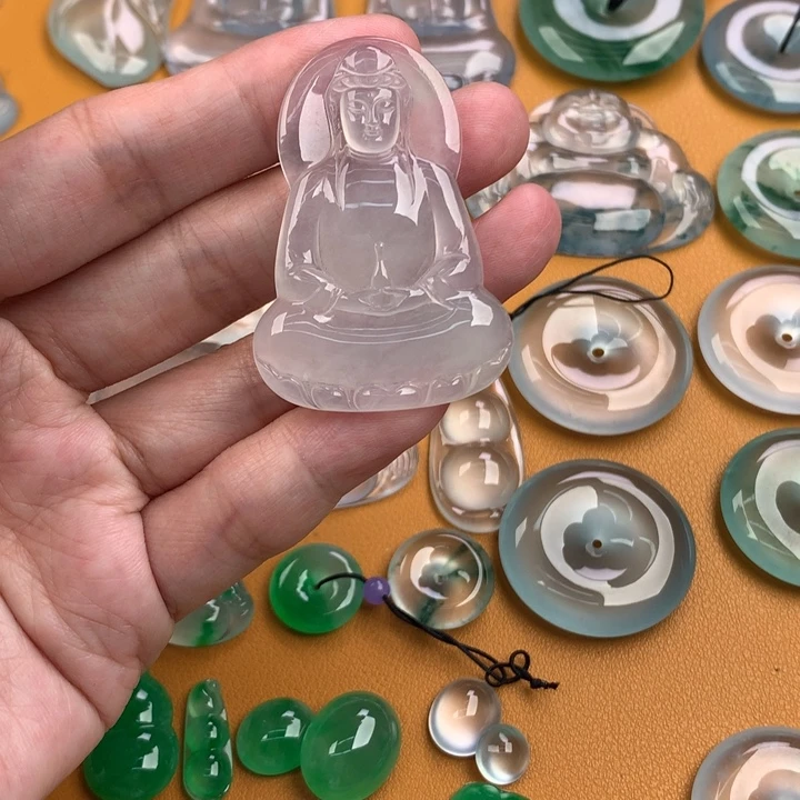 颈饰未镶嵌翡翠….