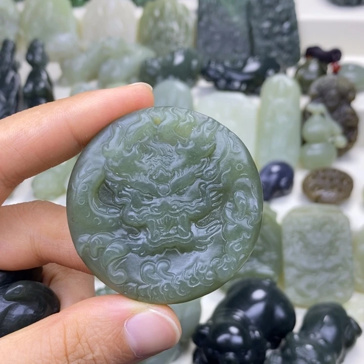 粘***包和田玉未镶嵌颈饰