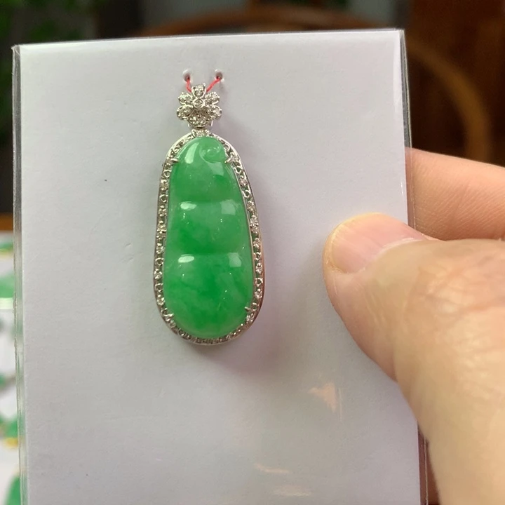 翡翠18K金镶嵌颈饰翡翠吊坠