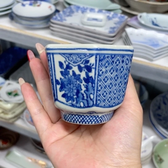 瓷片贵*瓷器和陶器上雕刻花纹精细雕刻