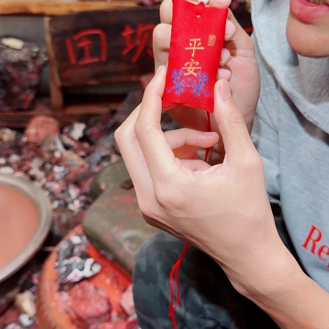 天然辰砂晶体细砂