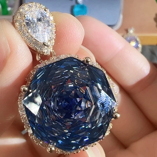 未镶嵌颈饰红宝石