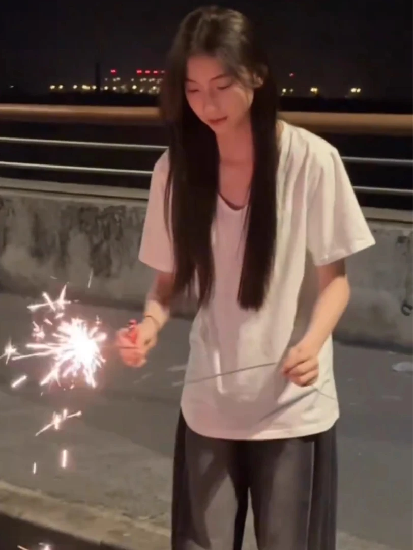 （新疆直发 ！）新疆棉V领T恤开始韩版短袖极简风T恤运动小众夏季ins