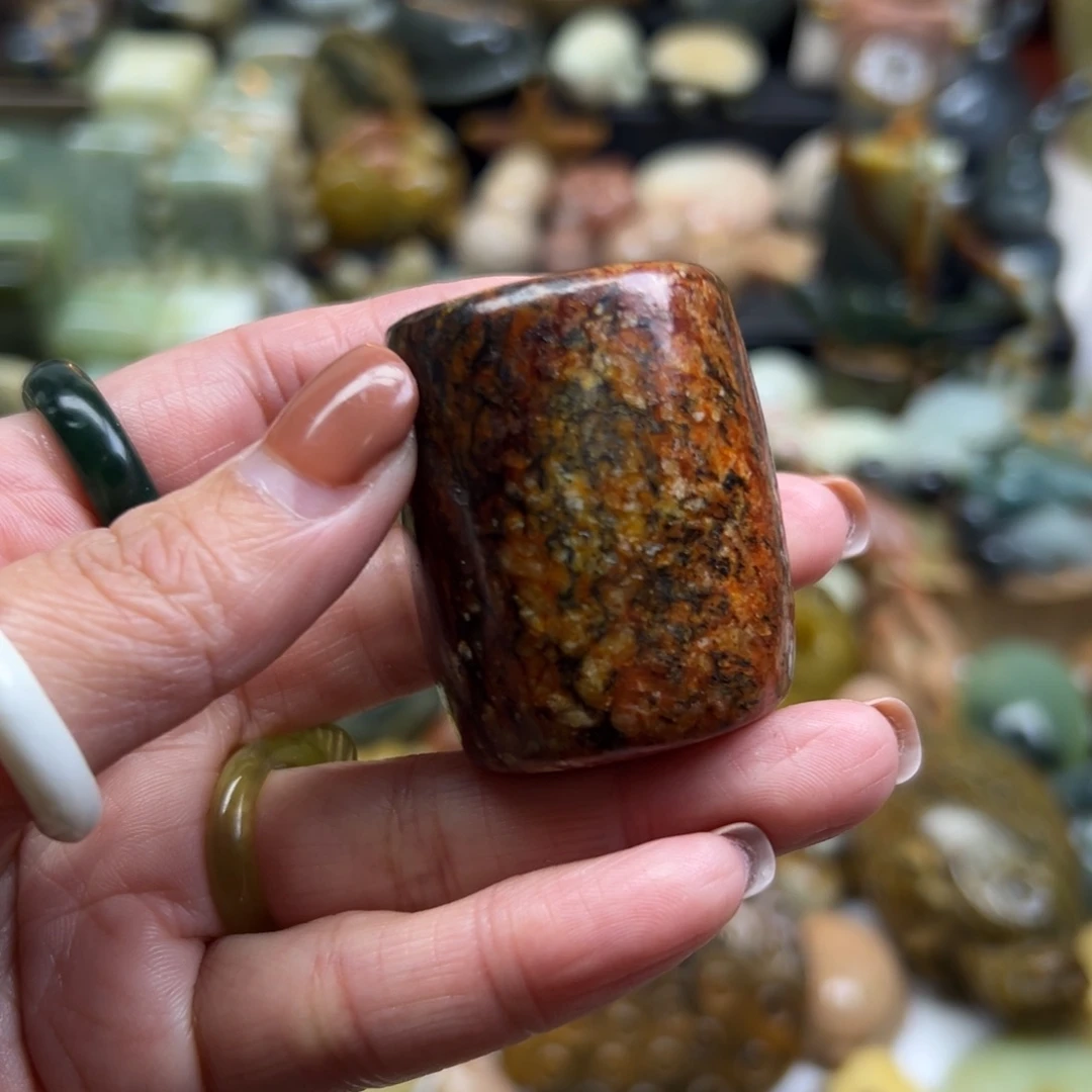 岫岩河磨玉（透闪石质玉）未镶嵌颈饰河磨玉大勒子