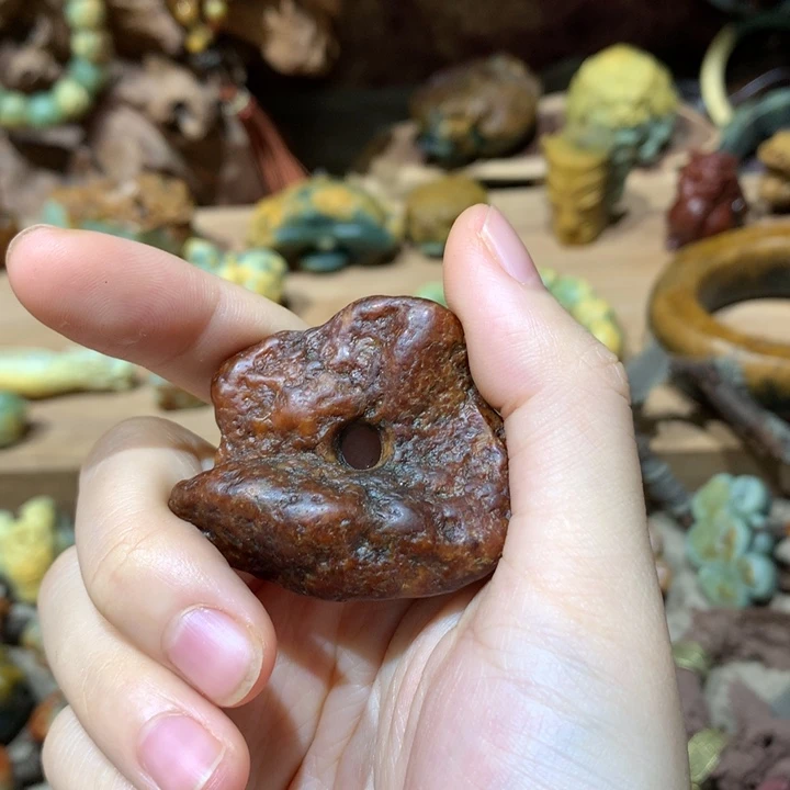 未镶嵌岫岩河磨玉（透闪石质玉）挂件