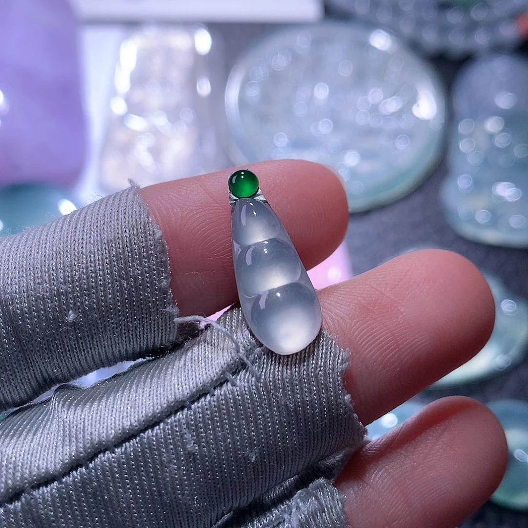 【闪购商品】翡翠未镶嵌颈饰豆