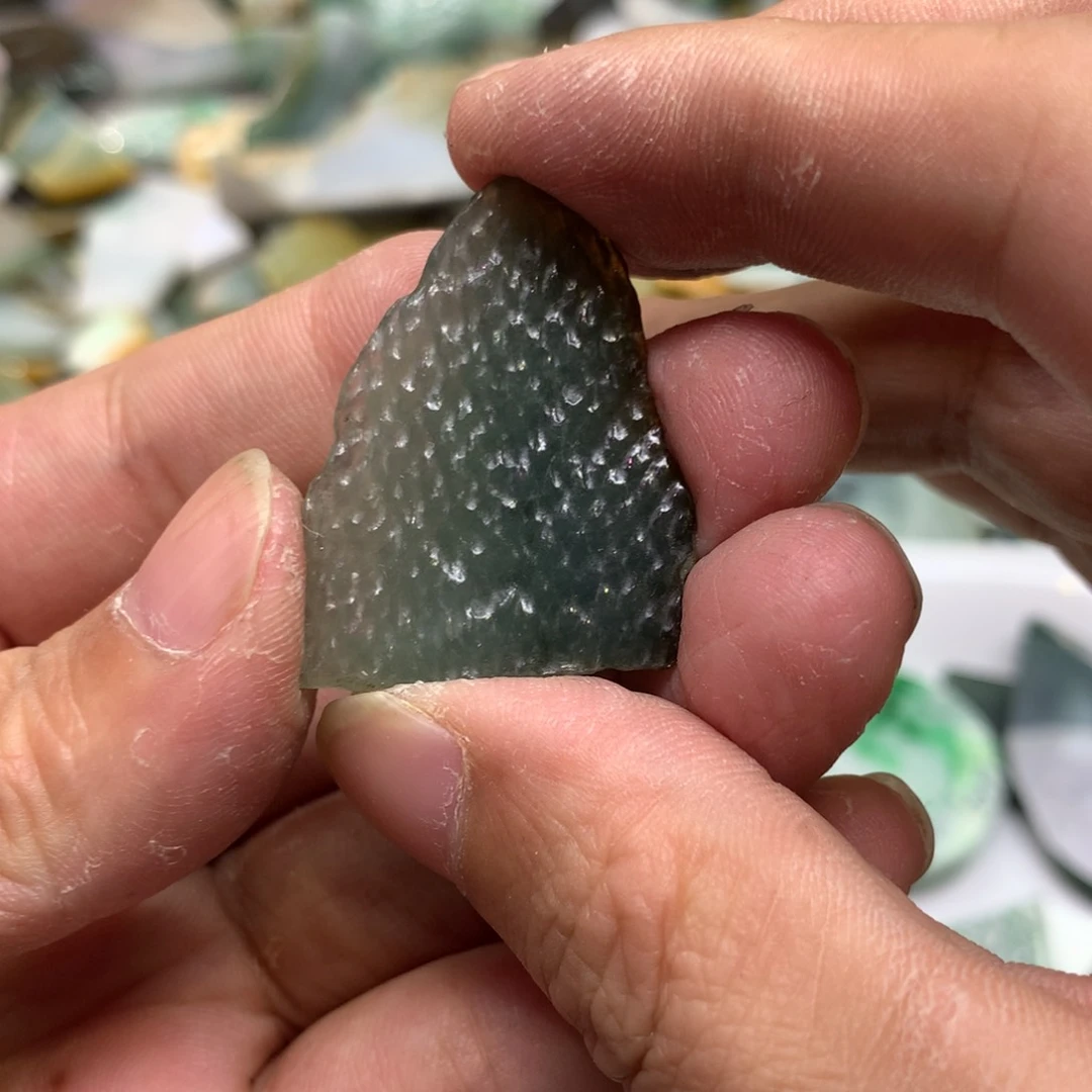 翡翠颈饰未镶嵌翡翠