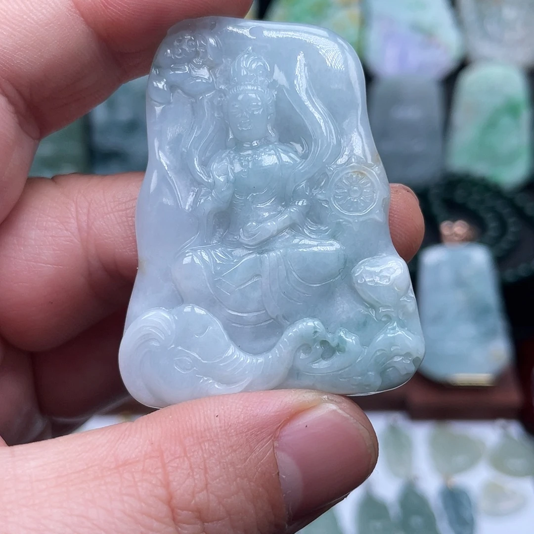 翡翠未镶嵌颈饰普贤菩萨