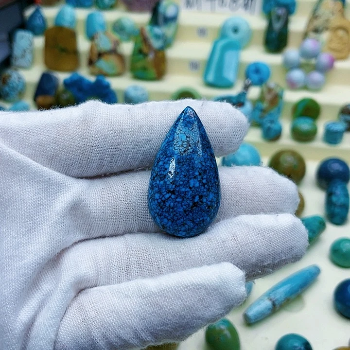 绿松石颈饰未镶嵌