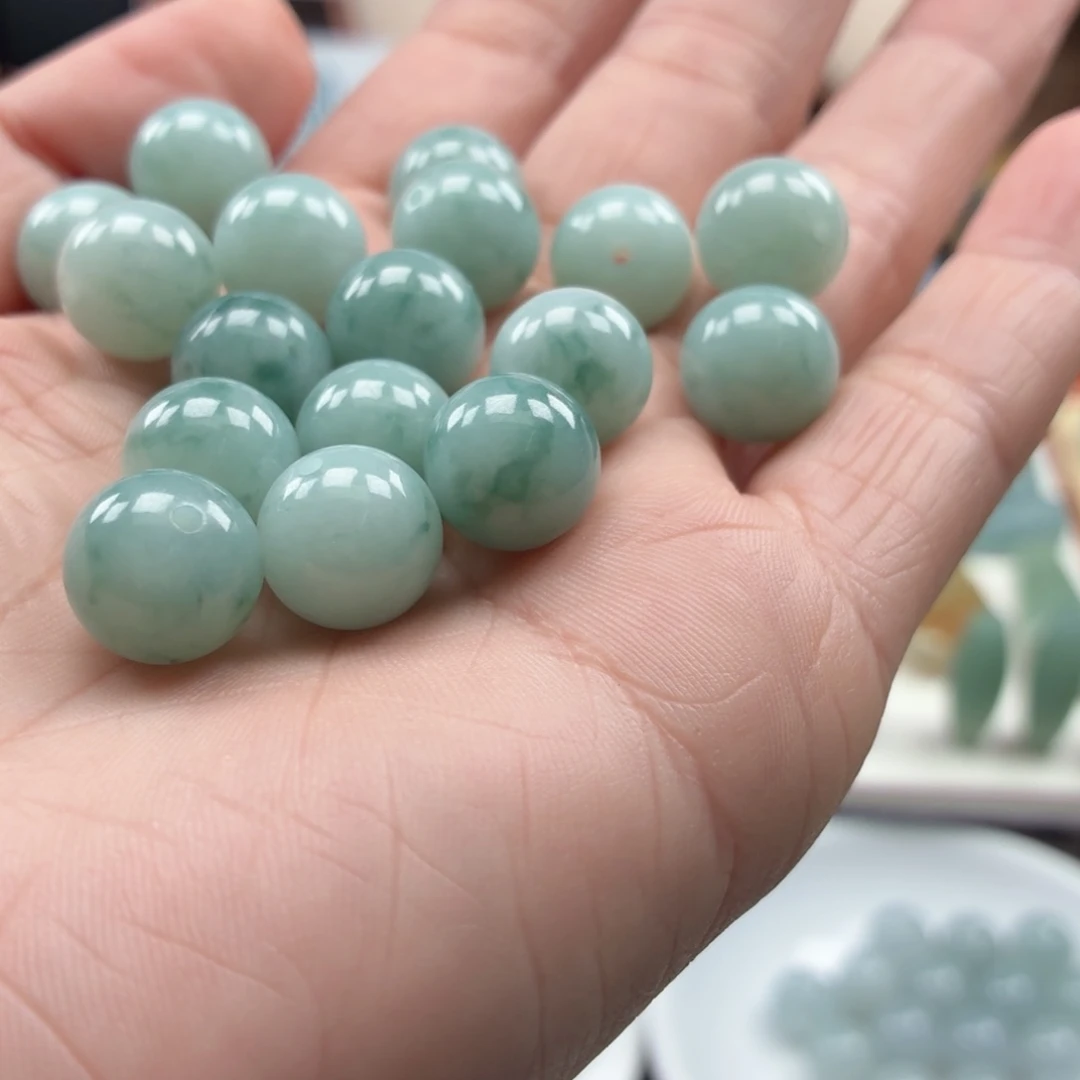 乔***巴翡翠未镶嵌颈饰天然A货翡翠