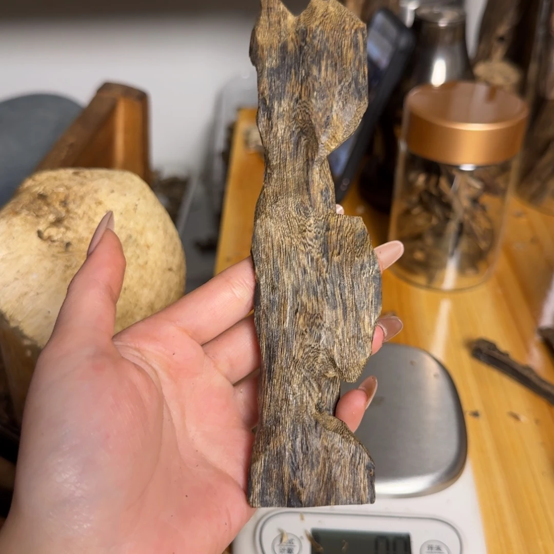 沉香绿奇虫漏香40克