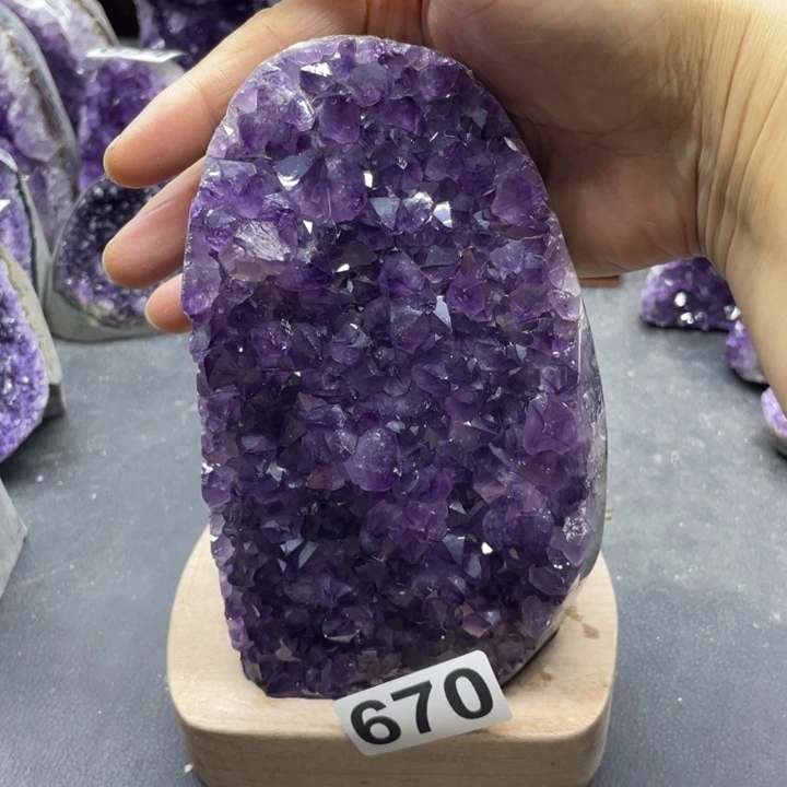 未镶嵌水晶大型摆件（非配饰）