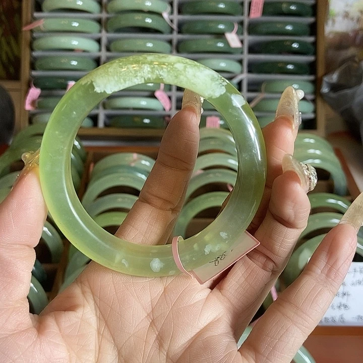 蛇纹石玉未镶嵌手镯