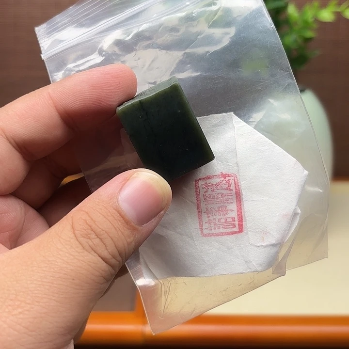 十***子和田玉未镶嵌颈饰