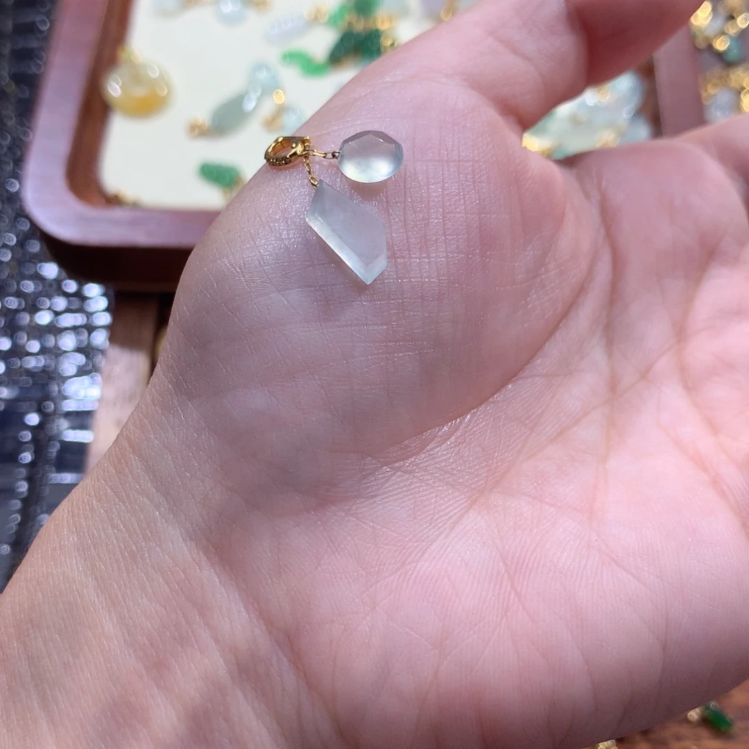 翡翠18K金镶嵌颈饰翡翠