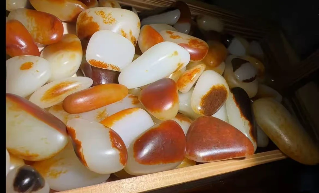 新疆戈壁精美小籽奇石原石手把件可观赏收藏