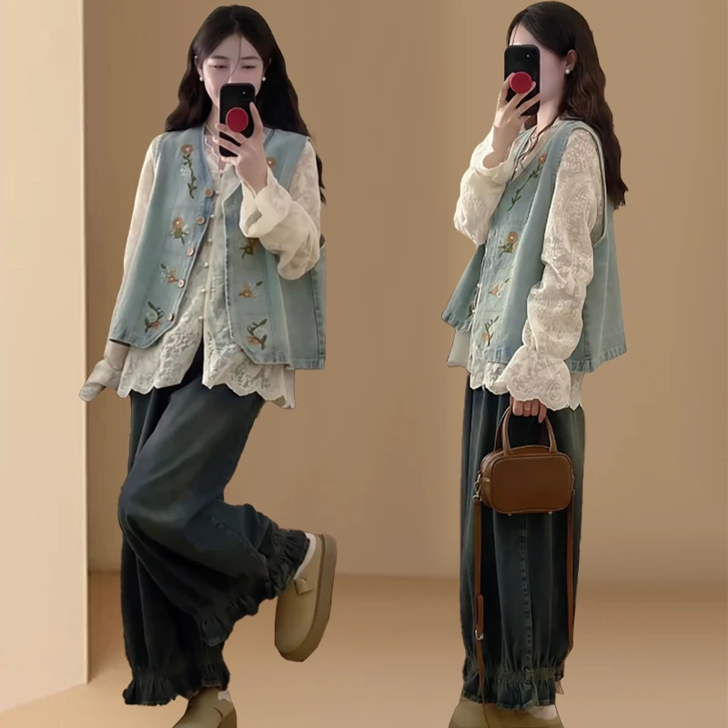 2025新款穿搭炸街减龄时尚独特马甲蕾丝打底衫牛仔直筒裤三件套女