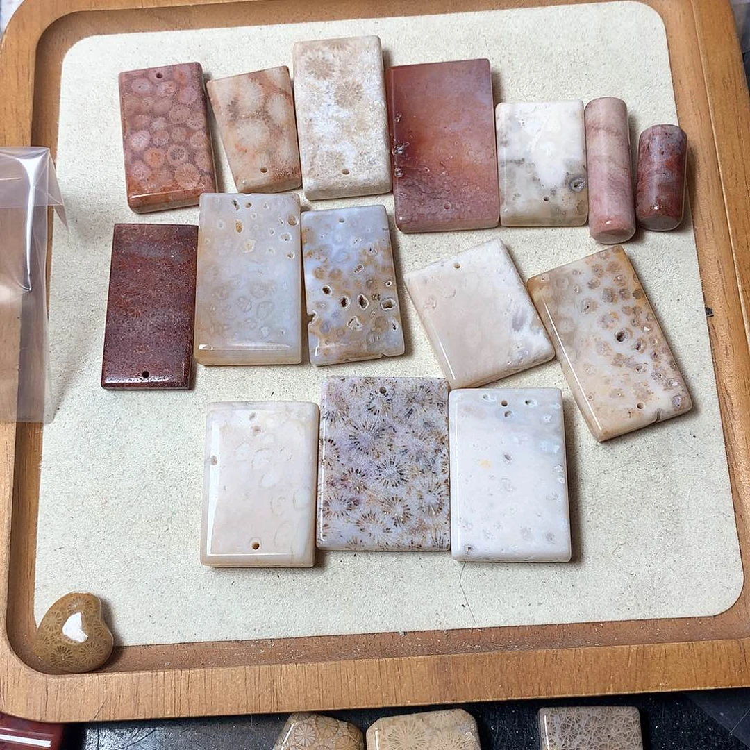 石英质玉颈饰未镶嵌粉*点