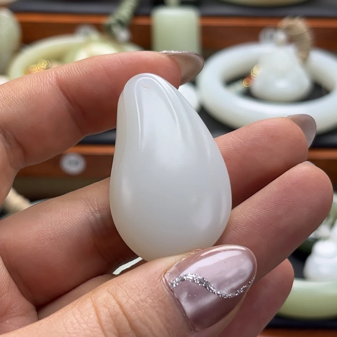 和田玉未镶嵌颈饰21.3克