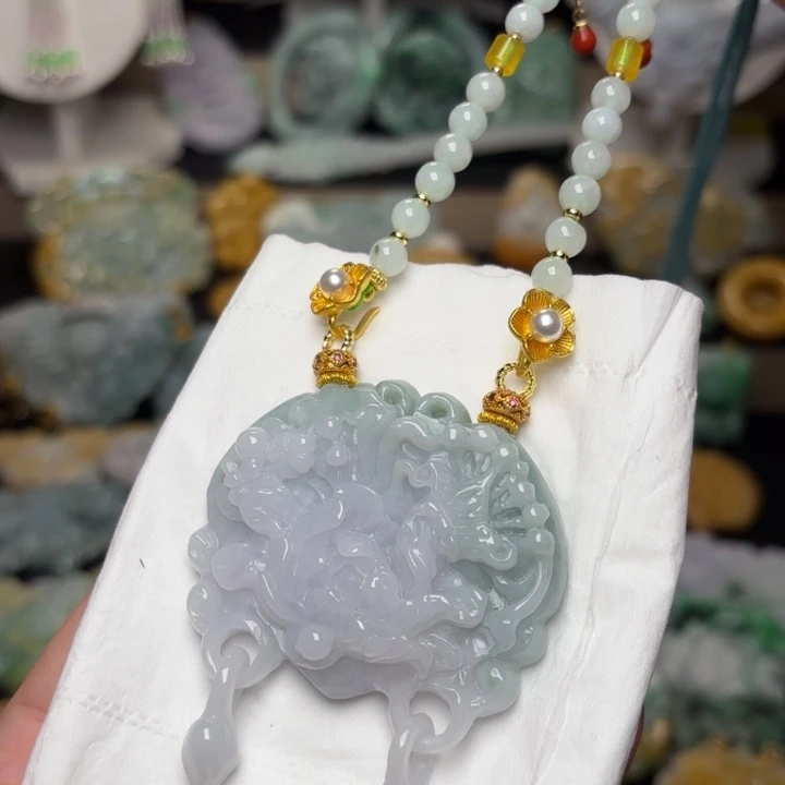 翡翠未镶嵌颈饰吊坠