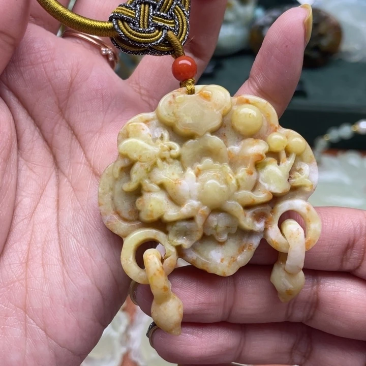 蛇纹石玉未镶嵌吊坠