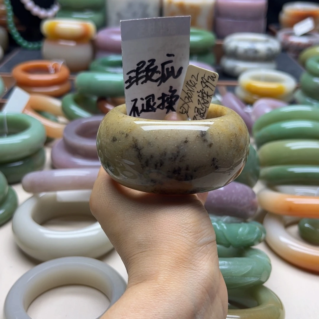 石英岩玉未镶嵌手镯