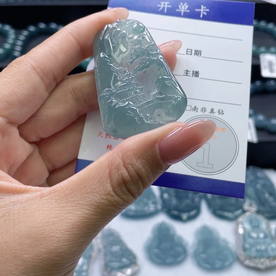 翡翠未镶嵌颈饰山水