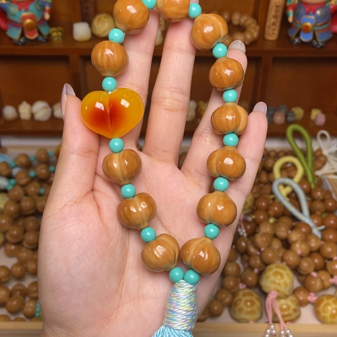 猴头核桃吊坠妙语连珠