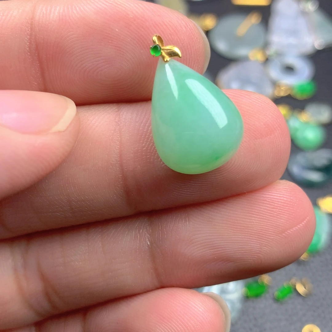 【闪购商品】颈饰18K金镶嵌翡翠翡翠