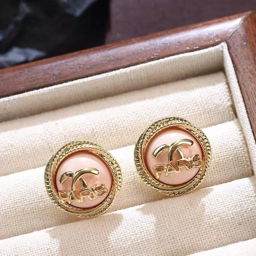 铜合金耳饰 粉色小香C耳钉新款字母耳环洋气小清新