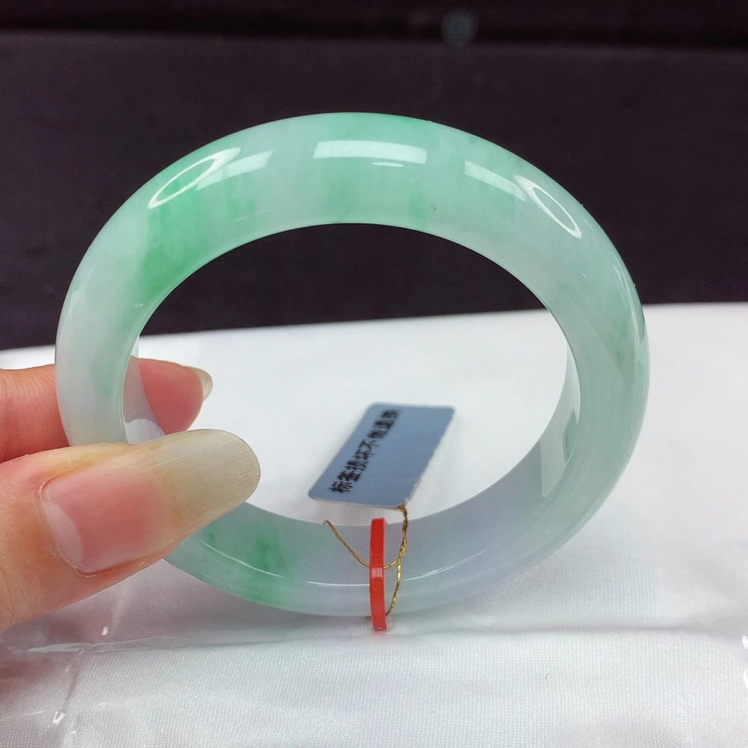 翡翠手镯未镶嵌52圈680