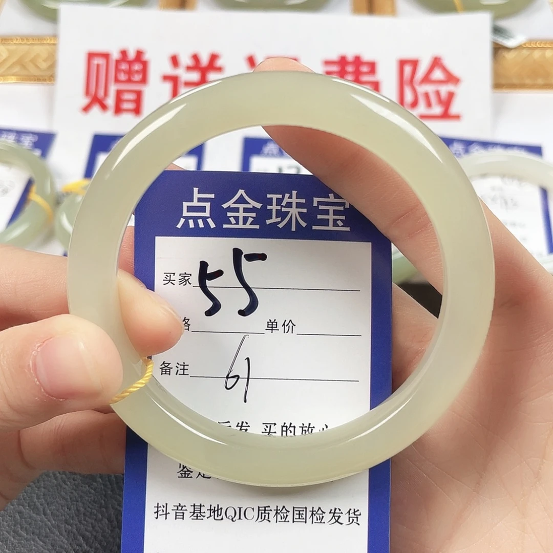 和田玉未镶嵌手镯