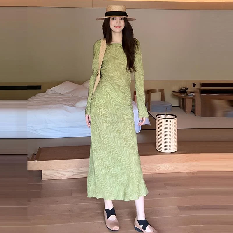 芝【绿野诗行】2025夏季新款女法式复古气质印花显瘦修身长袖连衣裙