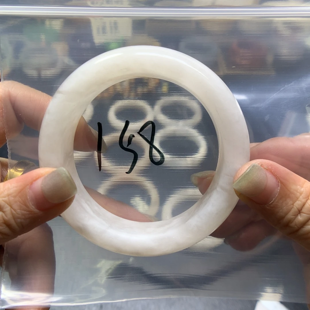 石英质玉手镯未镶嵌伊*