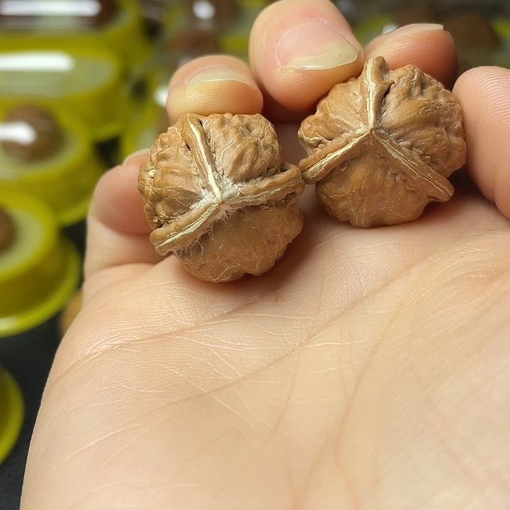 文玩核桃吊坠奔奔