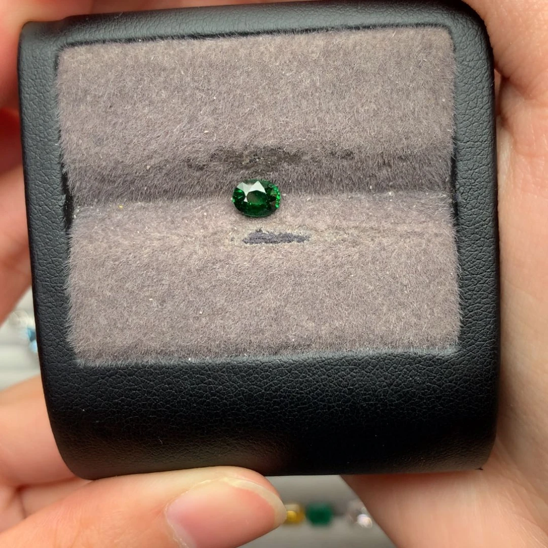 未镶嵌裸石石榴石（沙弗莱）0.65ct