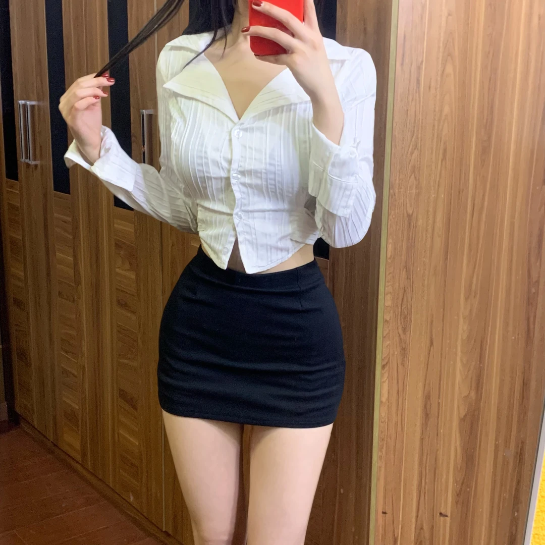 iqcq气球熊纯欲白色短袖条纹衬衫背后绑带短款上衣黑色包臀裙套装