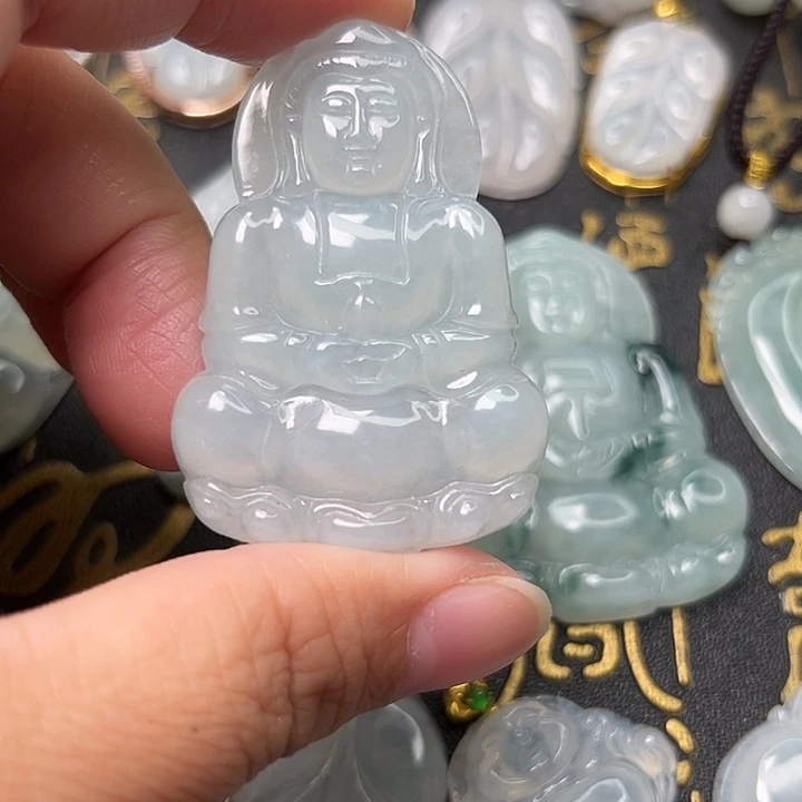 ୧***:翡翠未镶嵌颈饰天然翡翠吊坠