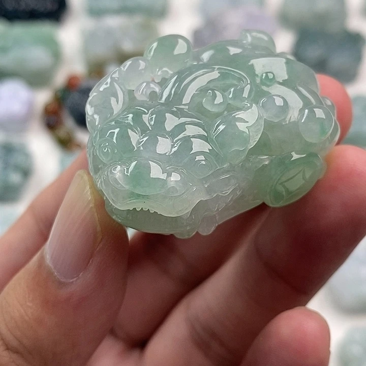 翡翠未镶嵌颈饰貔貅