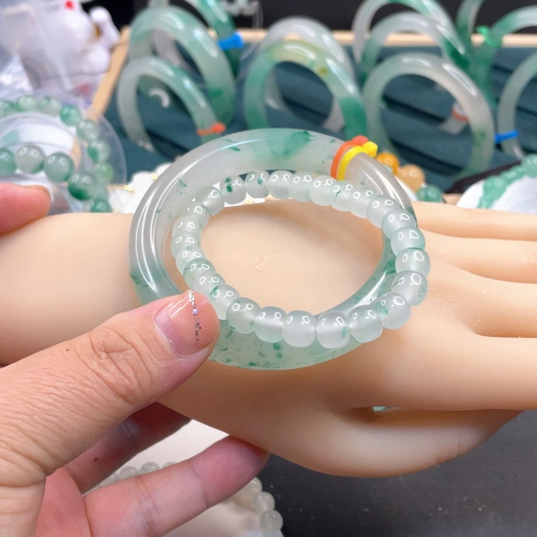 H***.石英质玉未镶嵌手镯