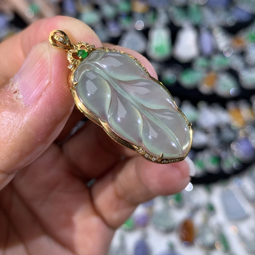 翡翠18K金镶嵌颈饰