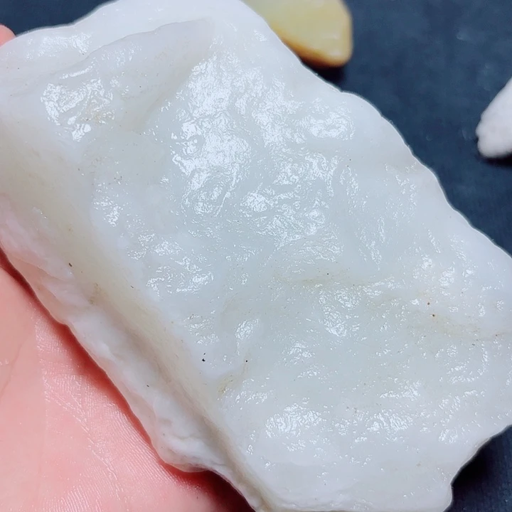 和田玉（糖玉）未镶嵌珠宝奇石